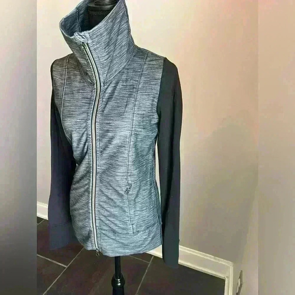 Lululemon Size 6 Jacket Daily Yoga  Denim Polar Haze Black Style W4A54S Pockets - Picture 3 of 7